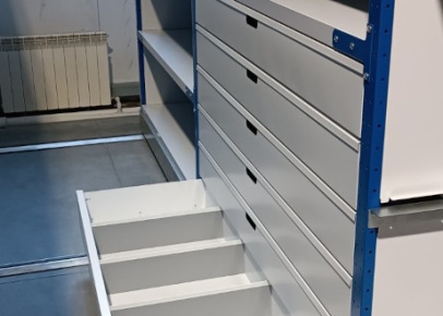 Стеллажи среднегрузовые с выдвижными ящиками и полками