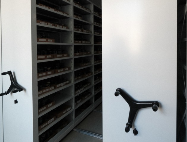 Стеллажи для зоологических фондов