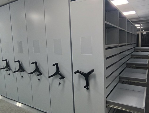 Мобильные стеллажи с ящиками