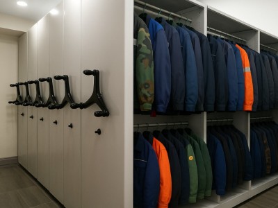 Стеллажи для спецодежды и СИЗ