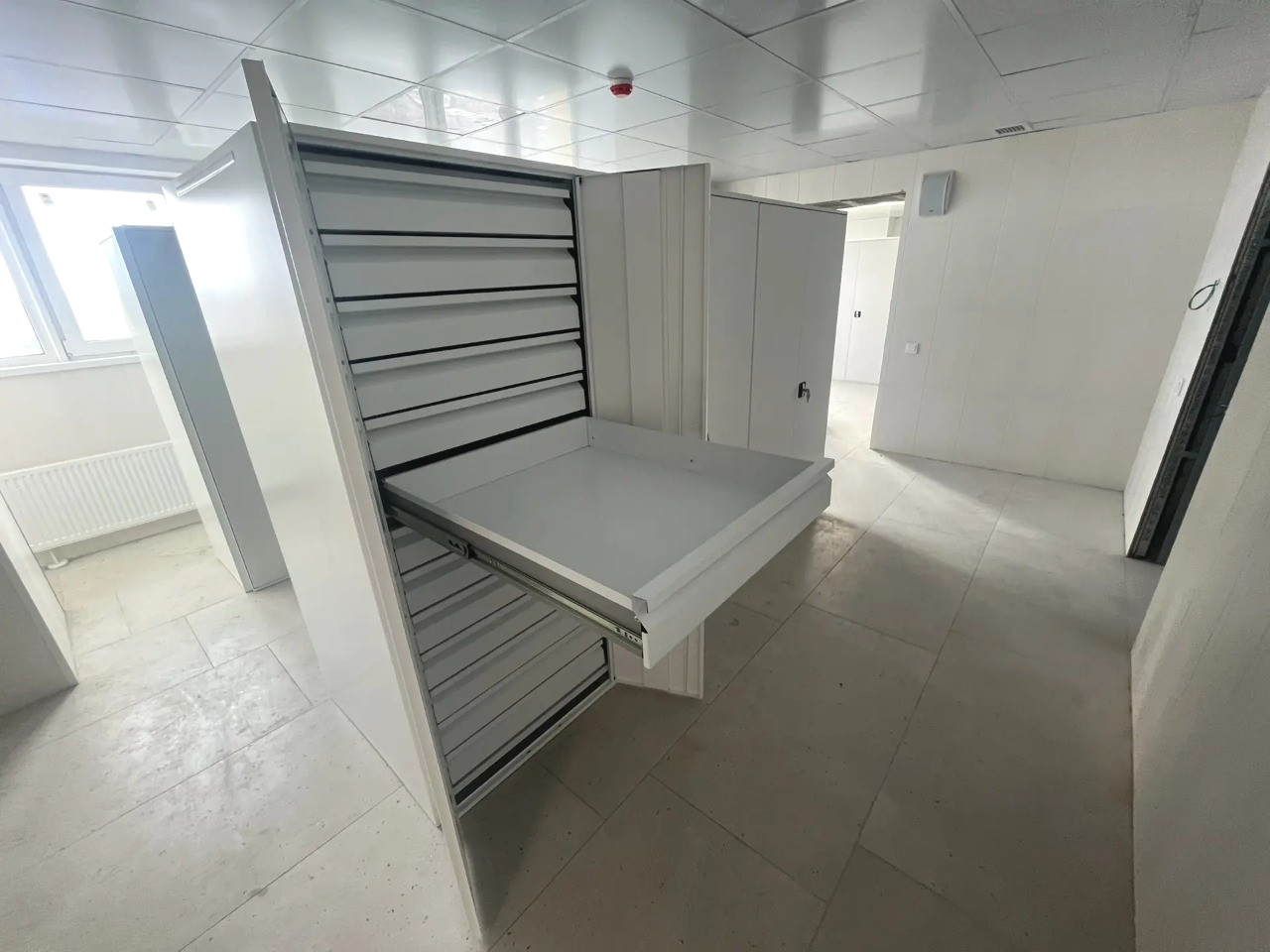 медицинские стеллажи с ящиками